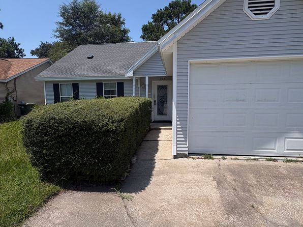 303 Holly Ct