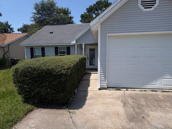 303 Holly Ct, Kingsland, GA 31548