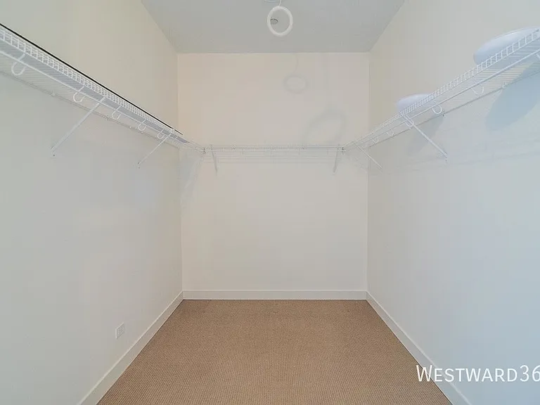 2651 N Hamlin Ave #20 — Photo 8