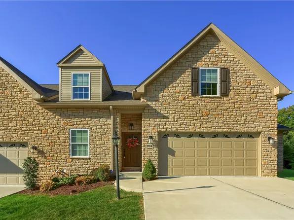 994 Surrey Woods Dr, Canonsburg, PA 15317