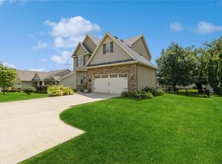 6027 E Oakwood Dr, Pleasant Hill, IA 50327