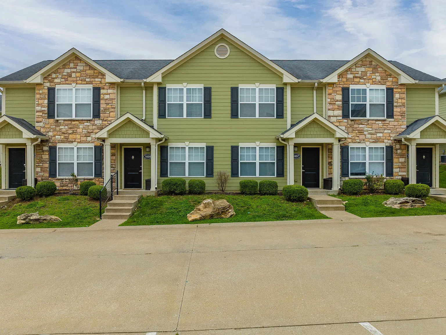 Gravois Ridge Townhome Apartments — Photo 1
