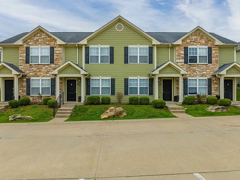 Gravois Ridge Townhome Apartments — Photo 8