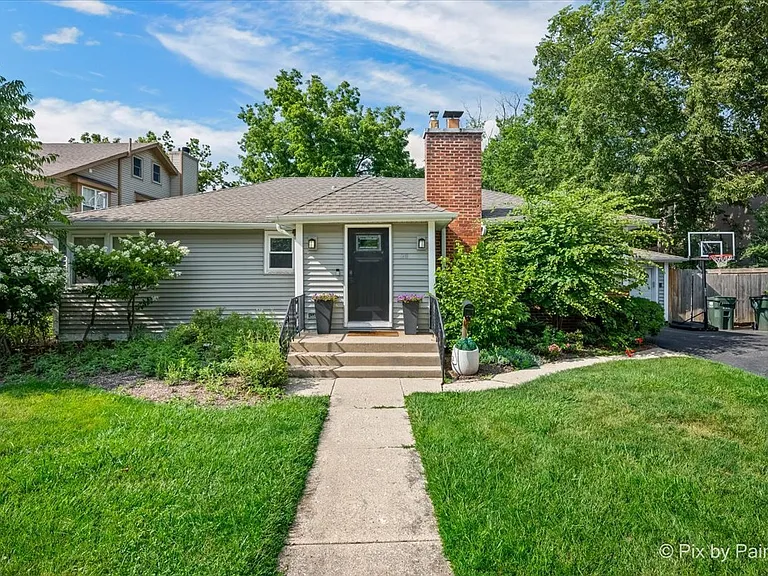 120 W Hillside Ave — Photo 1