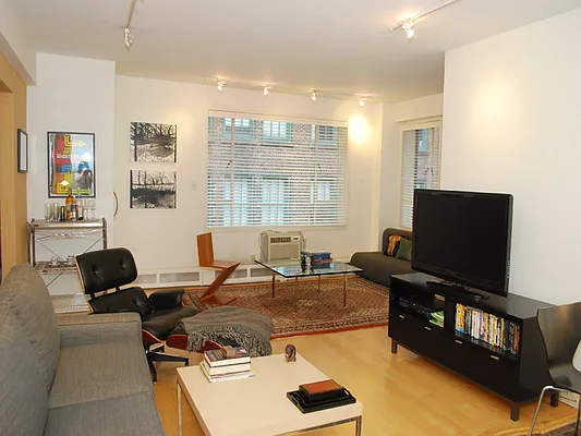 Sold by Sotheby's International Realty | media 25