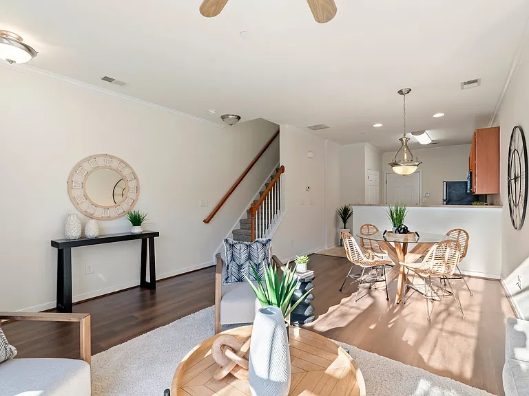 650 Claire Ln — Photo 28