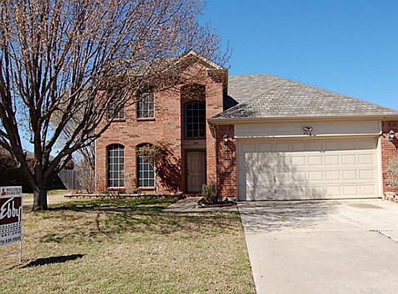 2nd image of 704 Oakley Dr