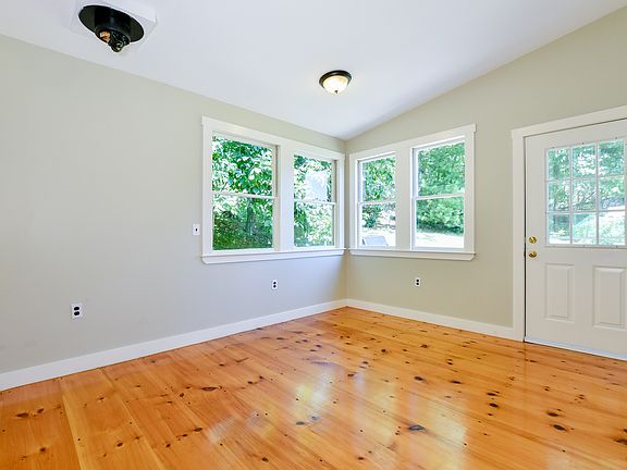 3rd image of 9 Old Sudbury Rd #9B