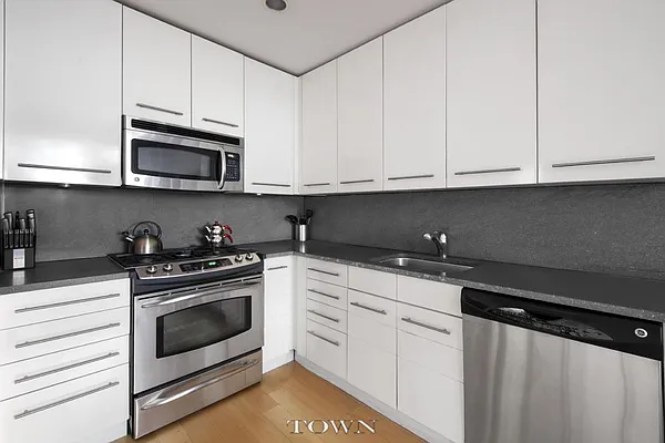 Rented by Town Residential | media 3