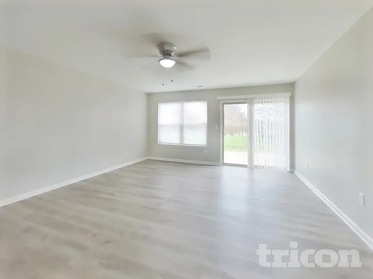 11491 N Creekside Dr — Photo 3