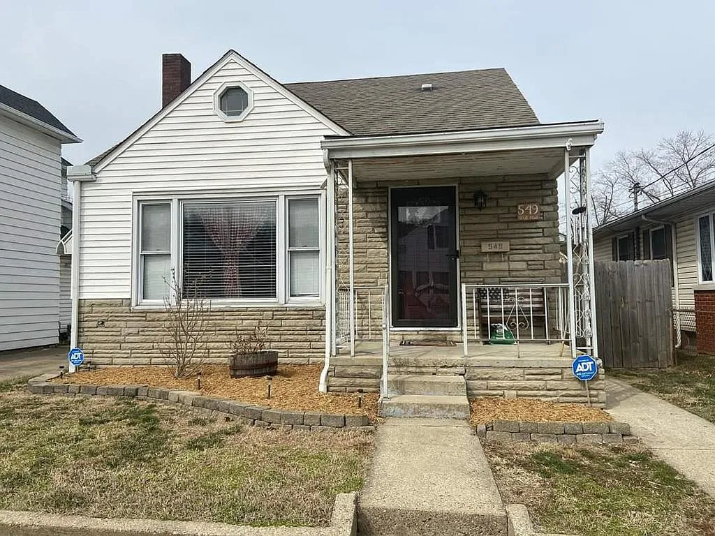 549 Mill St photo 1