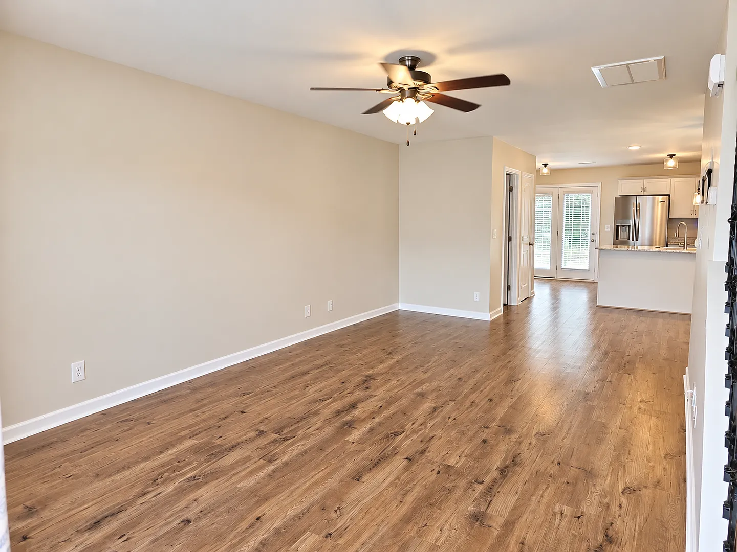 End Unit!! 2 Bed/2.5 Bath Condo! Close To I-24!! — Photo 2