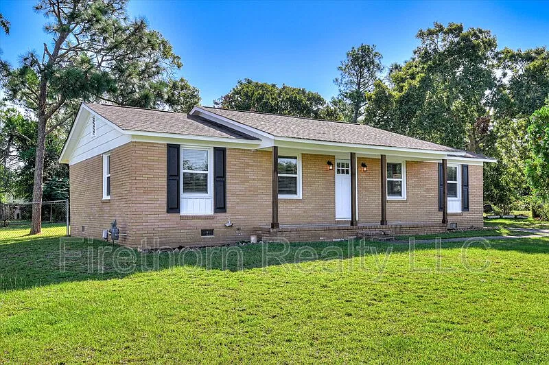 3 bed, 2.0 bath, 1296 sqft, $1,500 — Photo 3