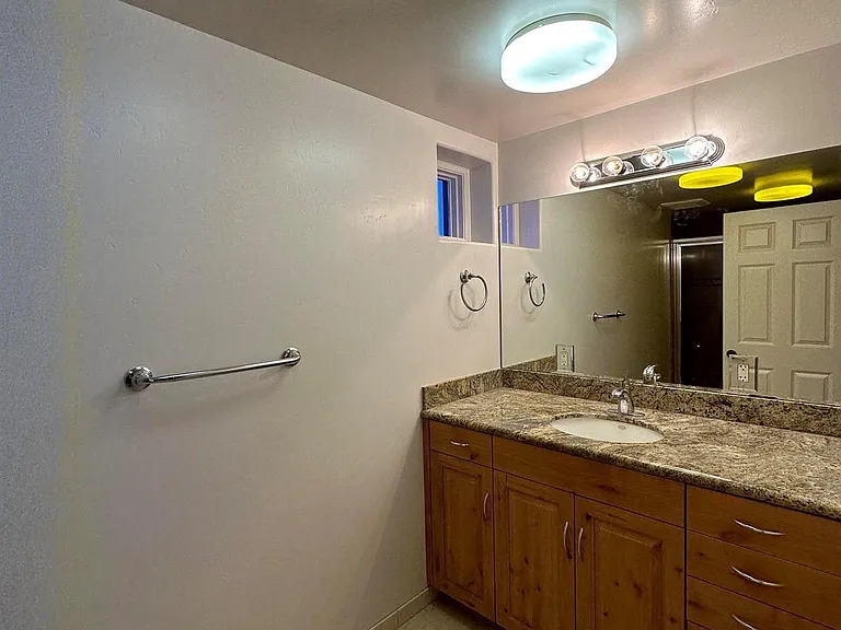 810 Bond Ave #C — Photo 11