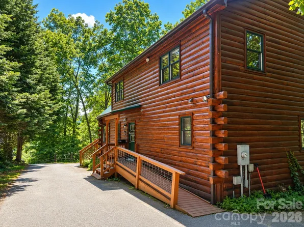 115 Paso Fino Dr, Maggie Valley, NC 28751