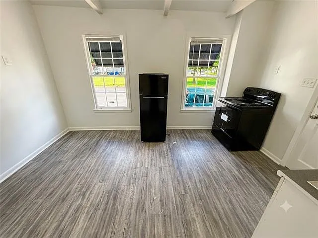 4300 S Claiborne Ave — Photo 2