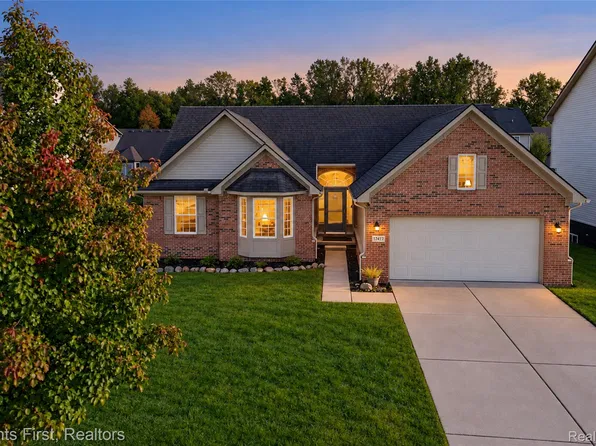 17417 Sunny Crest Dr, Romulus, MI 48174