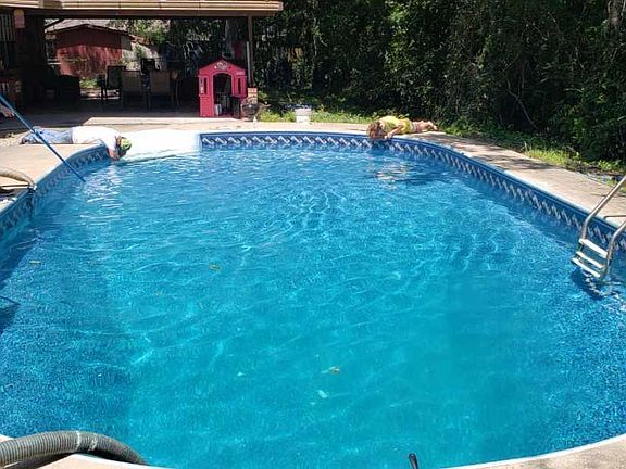 4th image of 11024 Ellis Dr
