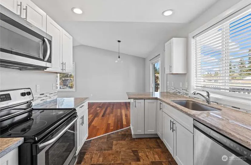 225th Street Ct E