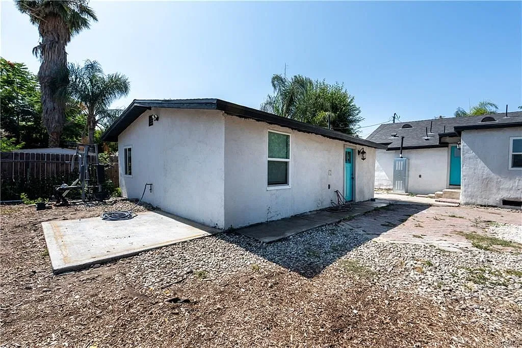 2 bed, 1.0 bath, $1,700 — Photo 2