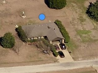1215 Hillview Dr, Waxahachie, TX 75165