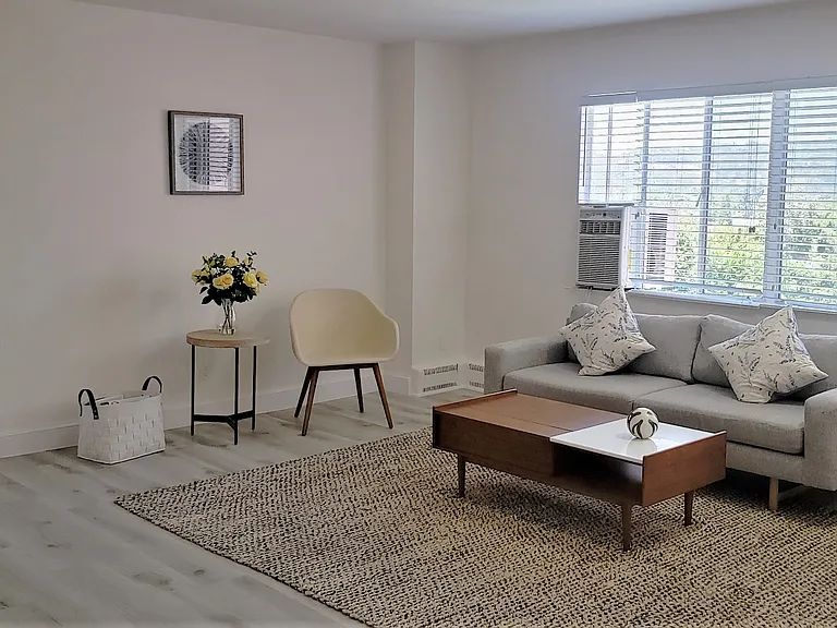 302/802 Living Room