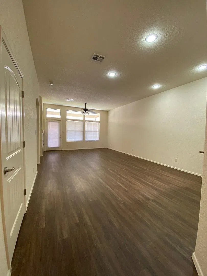 Beautiful 2 Bedroom Del Prado Condominium w/ access to Del Prado Swim Pavillion — Photo 3