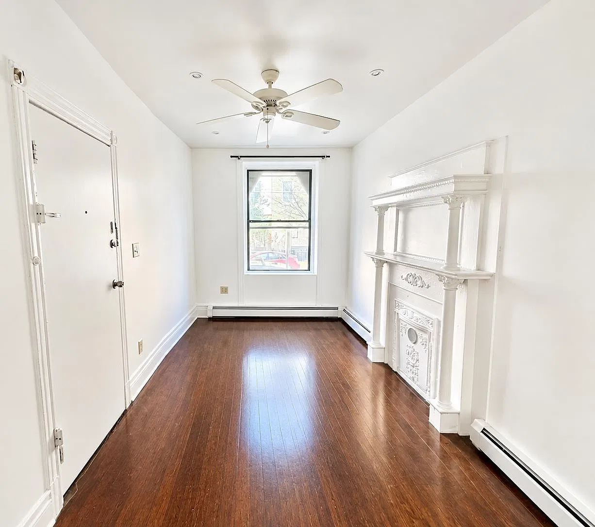 2 bed, 1.0 bath, 700 sqft, $2,300 — Photo 1