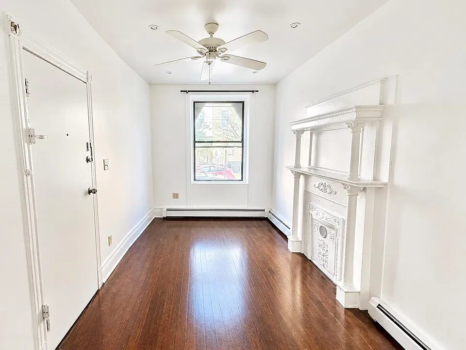 319 8th St #1L
