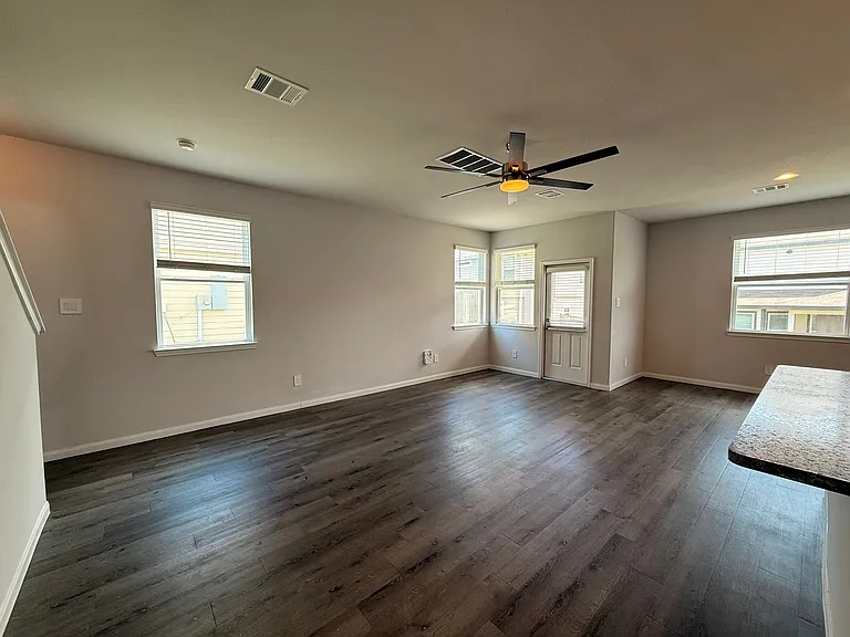 982 Rice Dr — Photo 13