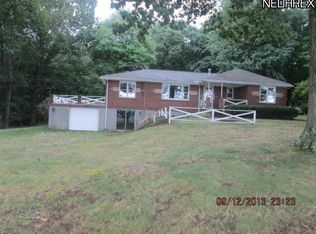 627 W Howe Rd, Cuyahoga Falls, OH 44221