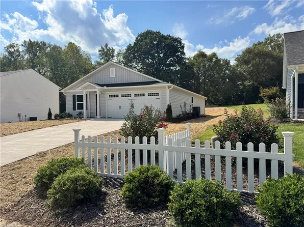 337 Frank Cherry St, Eden, NC 27288