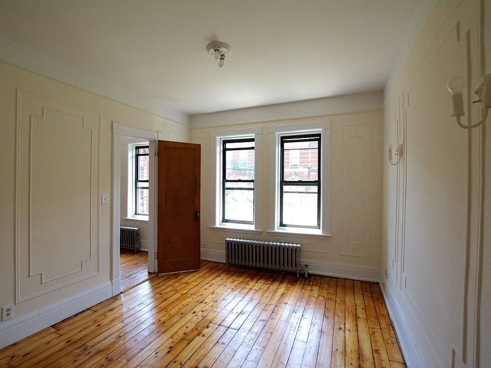 2nd image of 321 E 9th St APT 9