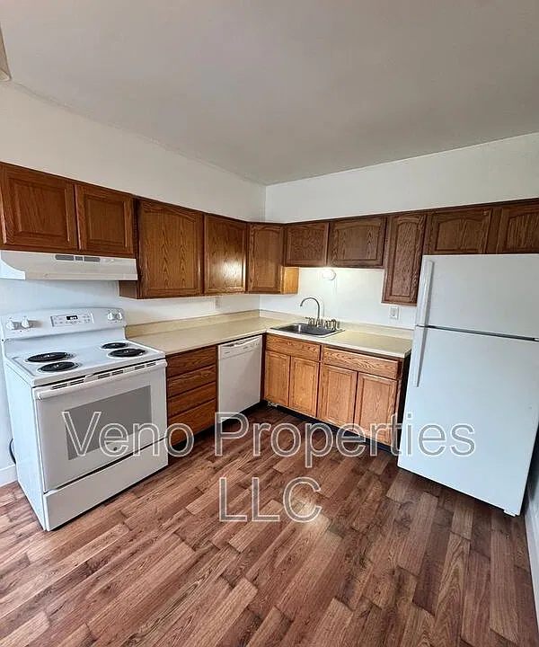 37 Simmons Ave #3C