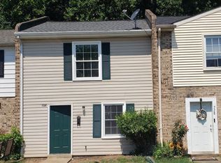 726 Denton Cir, Fredericksburg, VA 22401