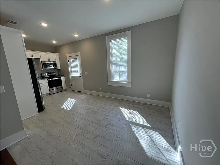 213 W 39th St #B — Photo 10