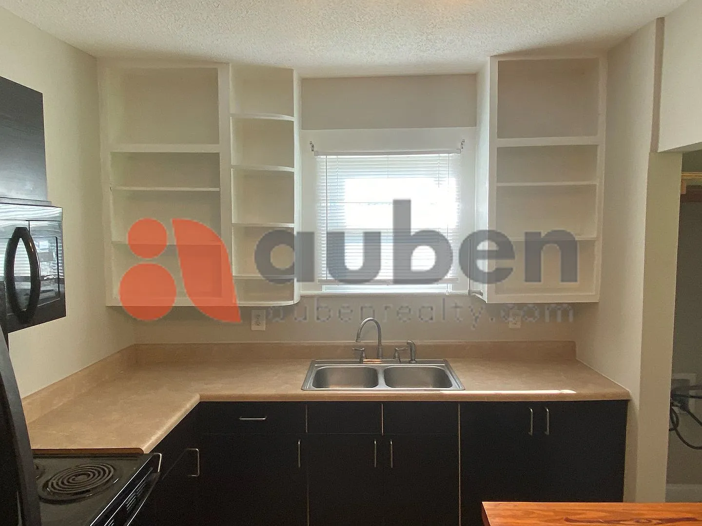 Cozy 2 Bed 1 Bath Home in Northshore! — Photo 4