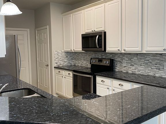 Generous-size kitchen, granite countertops, lots of cabiner storage