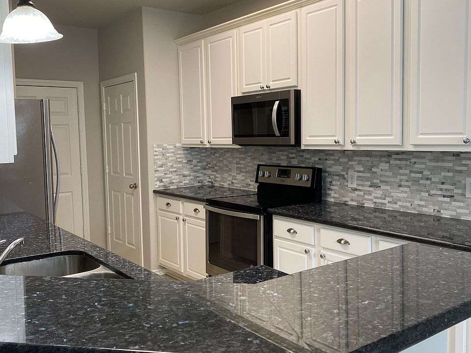Generous-size kitchen, granite countertops, lots of cabiner storage