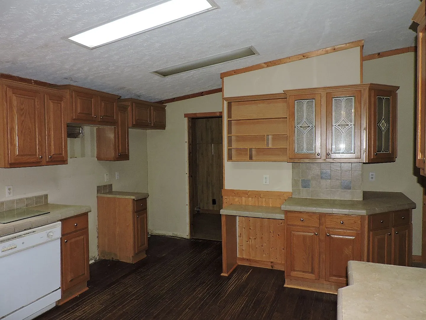 3 bed, 2.0 bath, 1404 sqft, $1,650 — Photo 2