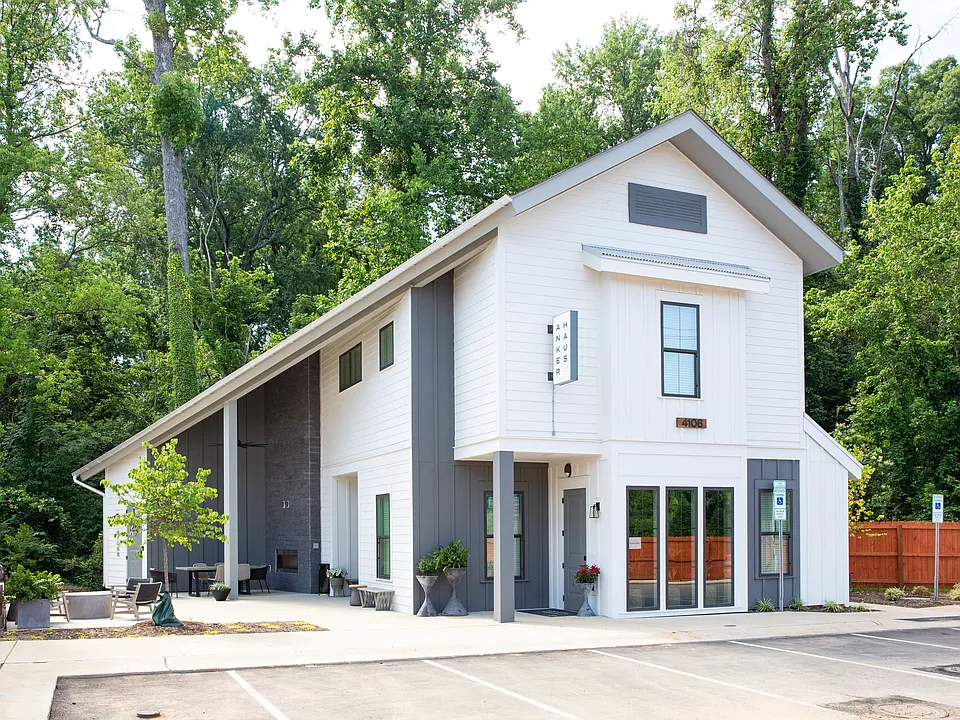 Building Photo 5