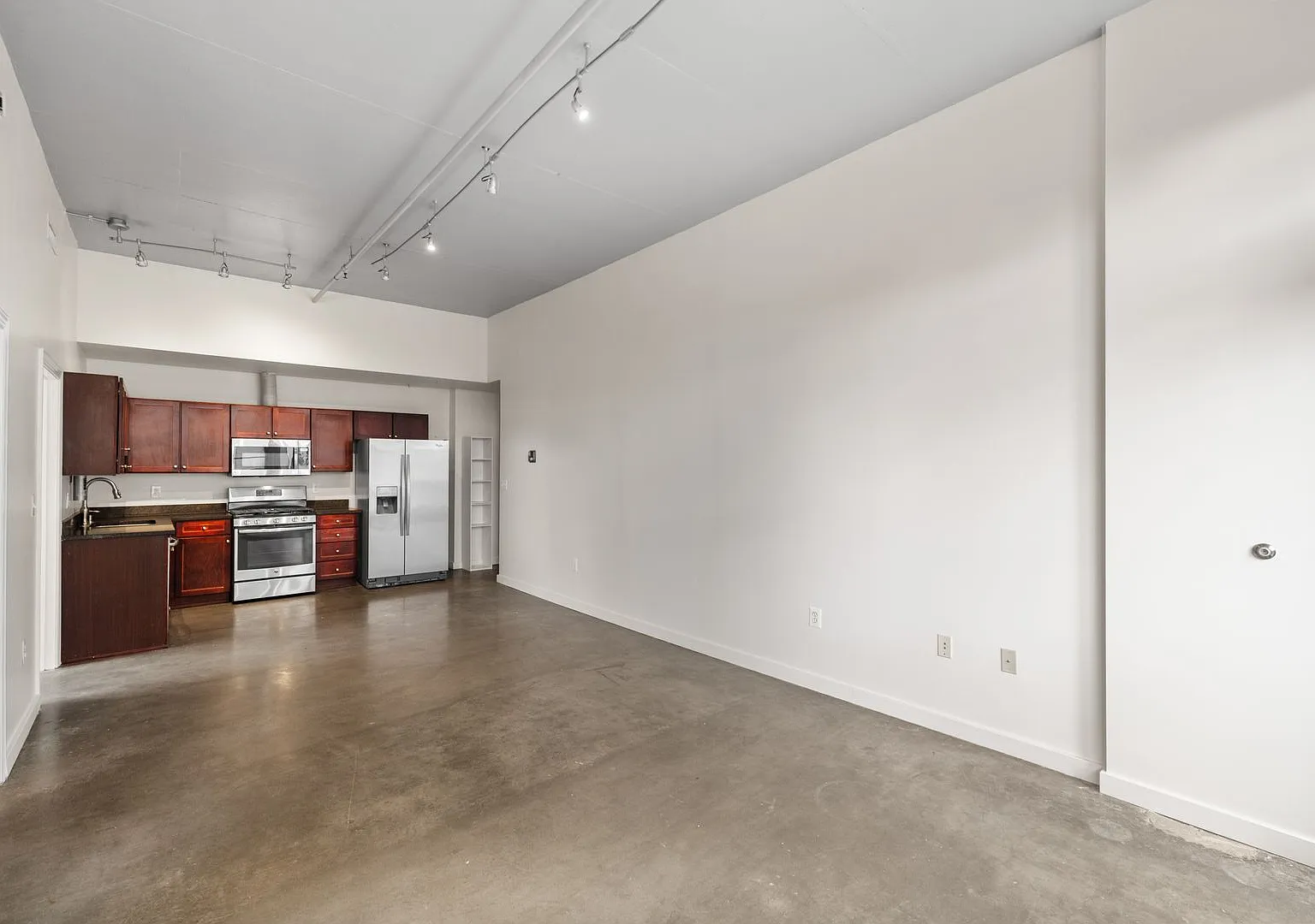 Columbia Heights Loft | 2 Bed | 2 Bath | 850 Sf | Private Balcony | 1 Assigned Garage Parking Space — Photo 3