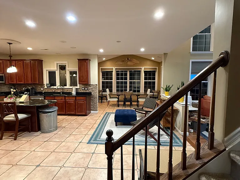 1006 Glendevon Dr — Photo 19