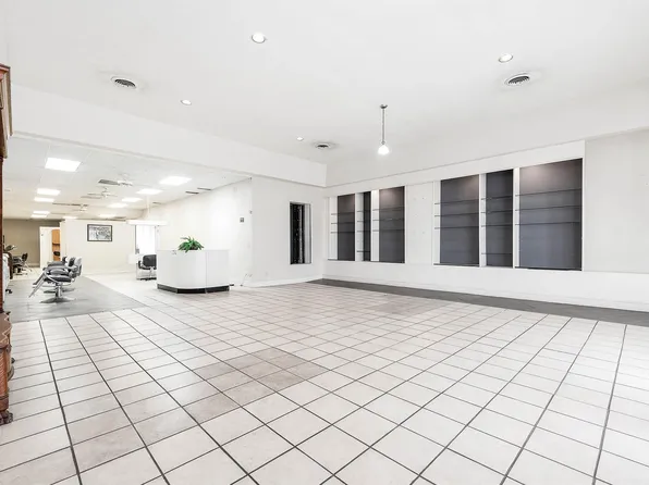 101 E Monseratte St, El Campo, TX 77437