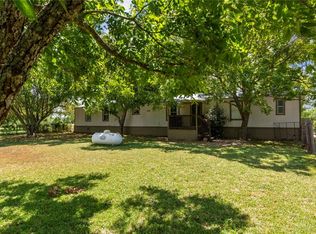 51 Branding Chase Ln, Lockhart, TX 78644