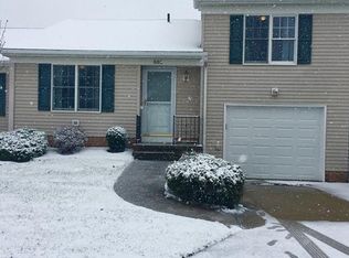 885 Amherst Ln, Brunswick, OH 44212