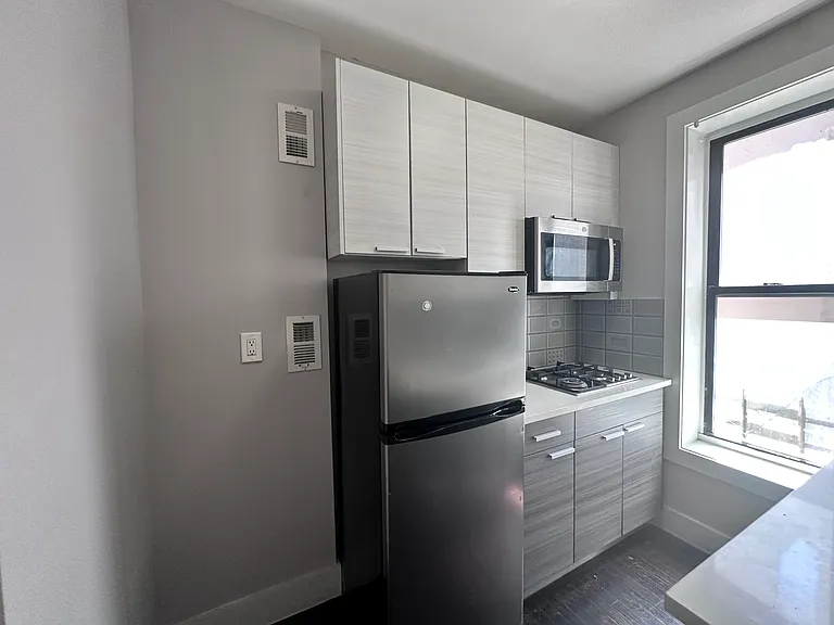 612 W 182nd St #5 — Photo 4