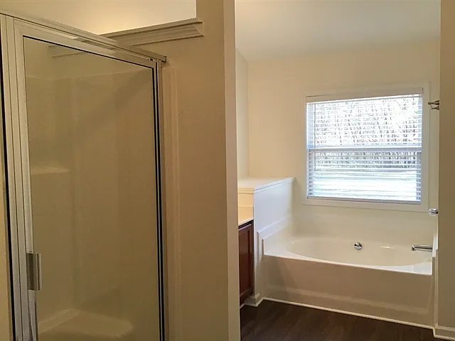2512 Walnut Tree Ln — Photo 13
