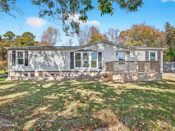 851 Sand Ridge Road, Hubert, NC 28539