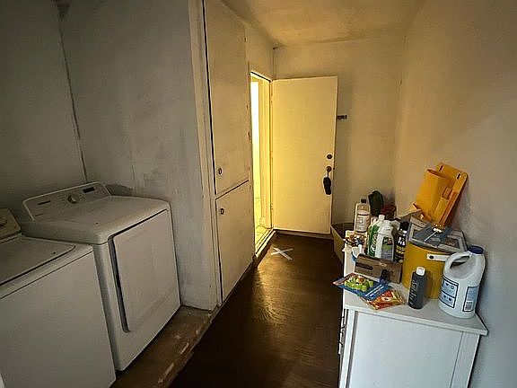 Large laundry + utility room